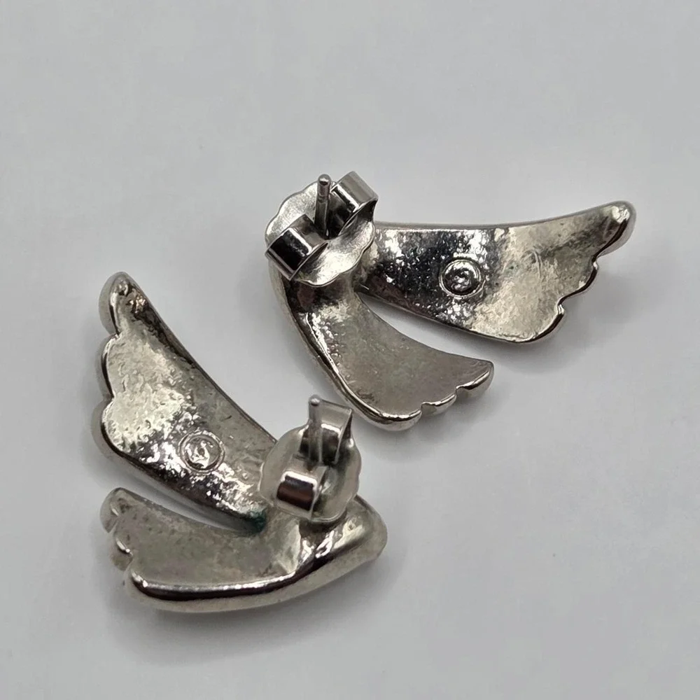 Avon Earrings Women OS Silver Good 1988 Tailored Elegance Ribbed Fan Pierced